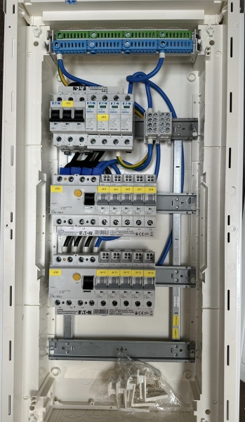 EATON Verteilung / Unterverteiler UP 48TE bestückt